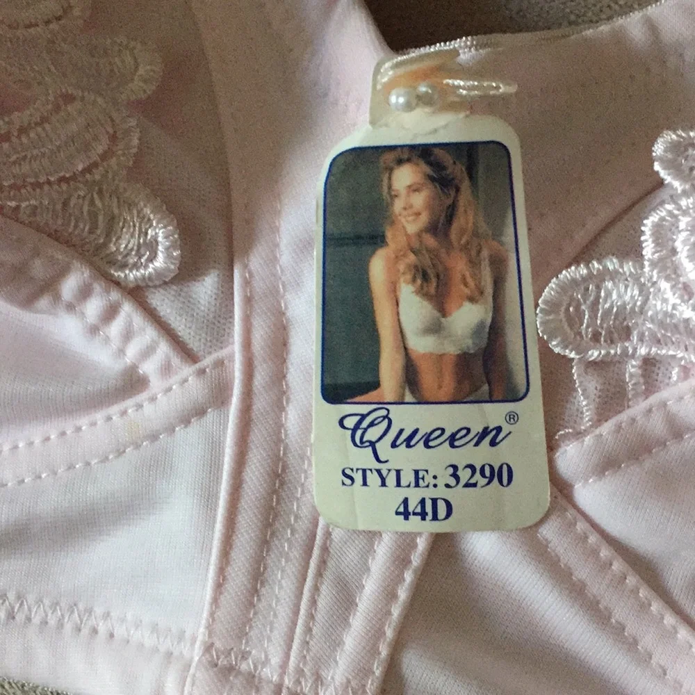 Queen bras size 44D color light pink new